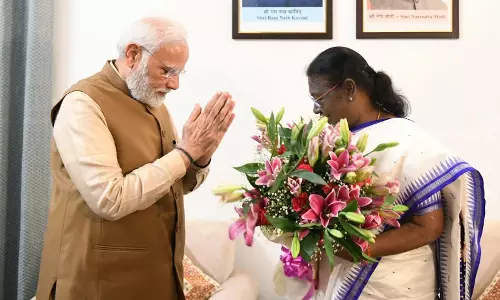 Delhi: दिवाली पर पीएम मोदी ने राष्ट्रपति मुर्मू, वीपी धनखड़ से की मुलाकात Delhi: दिवाली पर पीएम मोदी ने राष्ट्रपति मुर्मू, वीपी धनखड़ से की मुलाकात