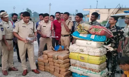 Telangana: 72.50 लाख रुपये का गांजा जब्त Telangana: 72.50 लाख रुपये का गांजा जब्त