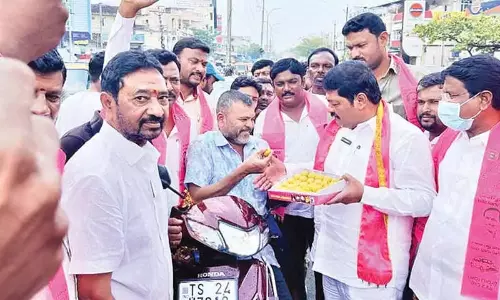 Telangana: बीआरएस गरीबों के कल्याण के लिए प्रयासरत है: नरेंद्र Telangana: बीआरएस गरीबों के कल्याण के लिए प्रयासरत है: नरेंद्र