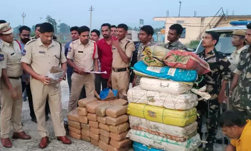 TG: आसिफाबाद में 72.50 लाख रुपये का गांजा जब्त, एक गिरफ्तार