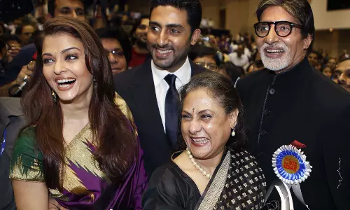 Aishwarya Rai ने अभिषेक, सास ससुर के साथ मनाया अपना जन्मदिन Aishwarya Rai ने अभिषेक, सास ससुर के साथ मनाया अपना जन्मदिन