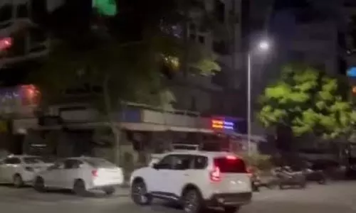 Mumbai में नशे में गाड़ी चलाने की कथित घटना में कार ने पैदल चलने वालों को कुचला
