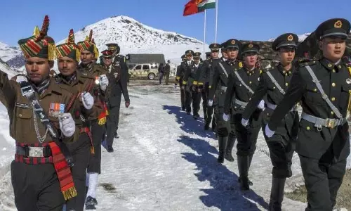 भारतीय और चीनी सैनिकों ने दिवाली पर मिठाइयों का आदान-प्रदान किया