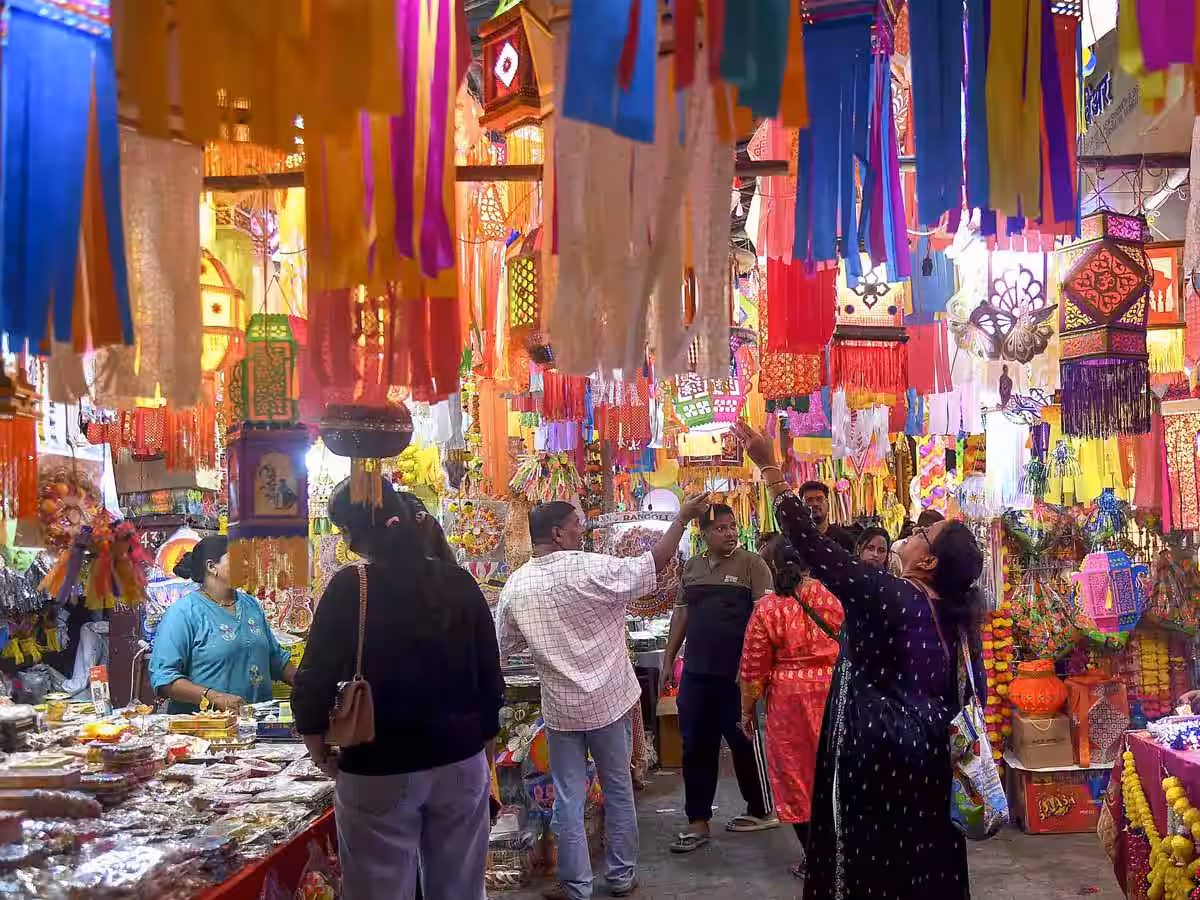 New Delhi: राजधानी में दीपावली पर रिकॉर्ड 4.25 लाख करोड़ रुपये का कारोबार हुआ: कैट