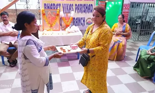 Assam : भारत विकास परिषद धुबरी इकाई ने दिवाली के अवसर पर वंचितों को मिट्टी के दीये और मिठाइयां वितरित कीं
