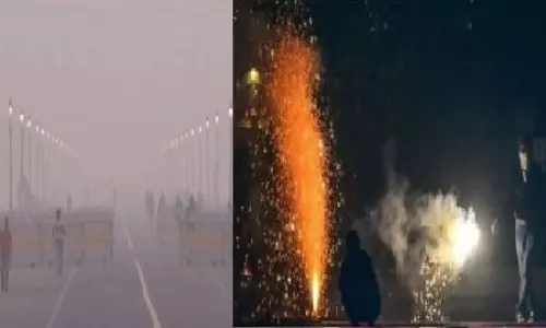 New Delhi: दिवाली पर जलाए गए पटाखों की वजह से धुआं-धुआं हुई द‍िल्‍ली