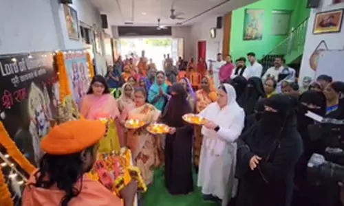 Varanasi: मुस्लिम महिलाओं ने गंगा-जमुनी तहजीब की मिसाल पेश की