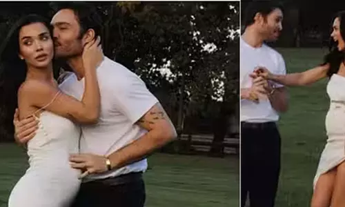 Amy Jackson बेबी बंप फोटोज: एक बार फिर अपनी प्रेग्नेंसी की घोषणा