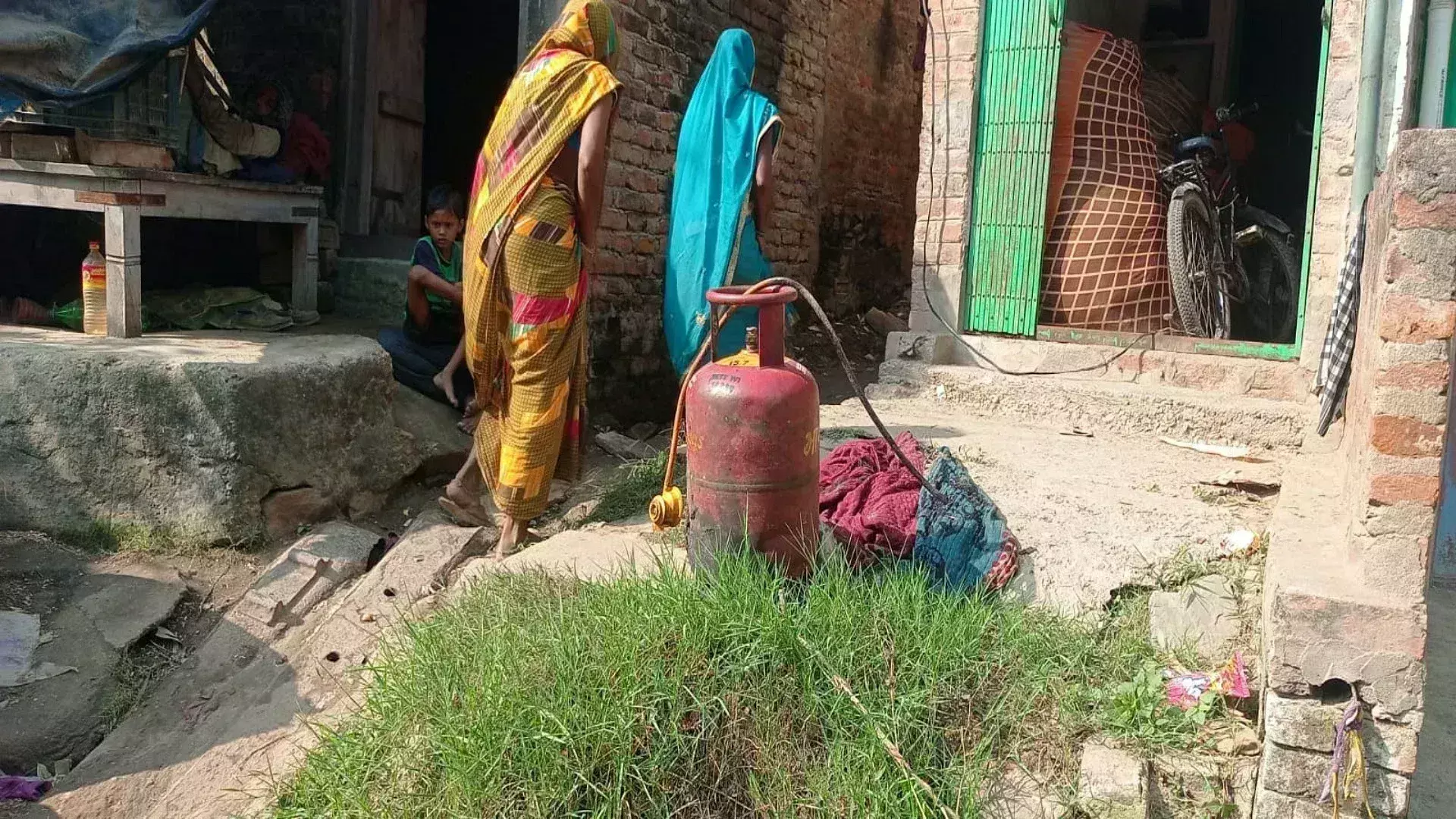 Kaimur: गैस सिलेंडर लीकेज होने से लगी आग में मां और बेटे की हुई मौत Kaimur: गैस सिलेंडर लीकेज होने से लगी आग में मां और बेटे की हुई मौत