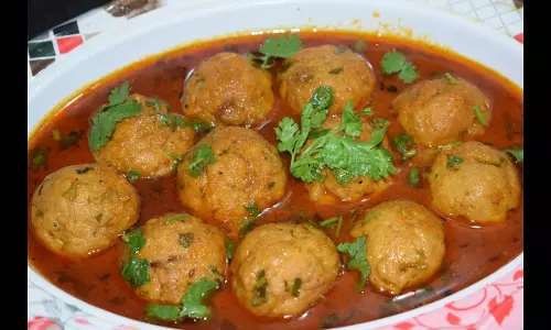 Chicken Kofta अखरोट ग्रेवी रेसिपी Chicken Kofta अखरोट ग्रेवी रेसिपी