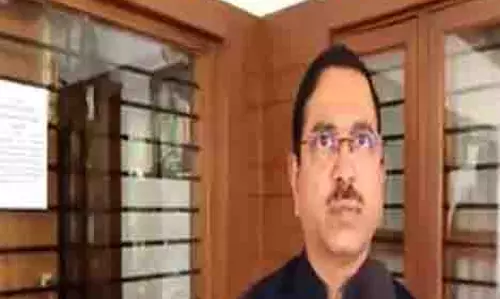 कांग्रेस वोट के लिए वादे करती है: केंद्रीय मंत्री Prahlad Joshi कांग्रेस वोट के लिए वादे करती है: केंद्रीय मंत्री Prahlad Joshi