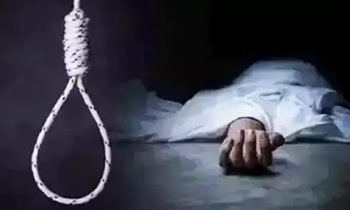 Saharanpur: मैकेनिक ने पेड़ पर फांसी लगाकर की आत्महत्या Saharanpur: मैकेनिक ने पेड़ पर फांसी लगाकर की आत्महत्या
