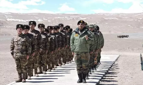 भारत-चीन के बीच तनाव कम, भारतीय सैनिकों ने पूर्वी Ladakh के डेमचोक सेक्टर में शुरू की गश्त भारत-चीन के बीच तनाव कम, भारतीय सैनिकों ने पूर्वी Ladakh के डेमचोक सेक्टर में शुरू की गश्त