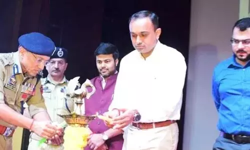 Jammu: मंडलायुक्त ने प्रतिभागियों को राष्ट्रीय एकता की शपथ दिलाई