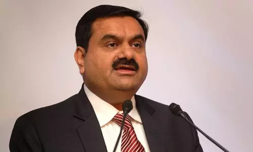 Investors अडानी के इन शेयरों को बेच रहे Investors अडानी के इन शेयरों को बेच रहे