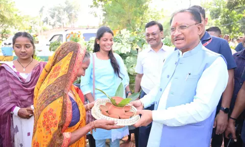 CM साय ने जशपुरवासियों संग मनाई दीवाली CM साय ने जशपुरवासियों संग मनाई दीवाली