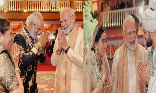 कौन हैं सावजी ढोलकिया? जिनके बेटे की शादी में प्रधानमंत्री मोदी भी पहुंचे, नव जोड़े को आशीर्वाद देते आएं नजर कौन हैं सावजी ढोलकिया? जिनके बेटे की शादी में प्रधानमंत्री मोदी भी पहुंचे, नव जोड़े को आशीर्वाद देते आएं नजर