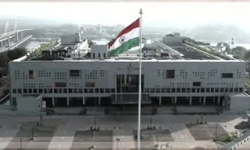 GOA: मोपा हवाई अड्डे पर शराब की दुकान पर हाईकोर्ट ने जवाब मांगा GOA: मोपा हवाई अड्डे पर शराब की दुकान पर हाईकोर्ट ने जवाब मांगा