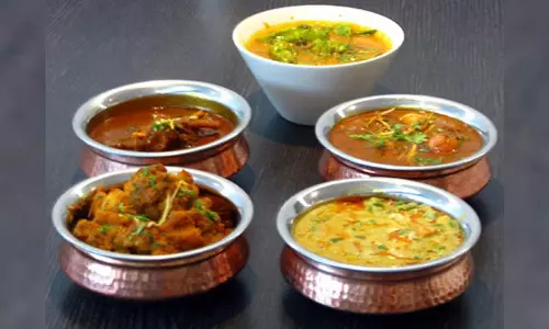 सब्जियों में बहुत ज्यादा तेल है तो इन ट्रिक्स से इसे कम करे