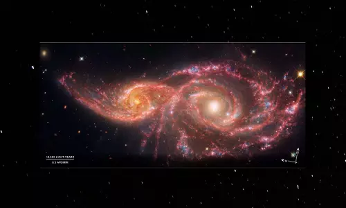 हबल, JWST की नई तस्वीरों में दो डरावनी आकाशगंगाओं की खून से सनी आंखे