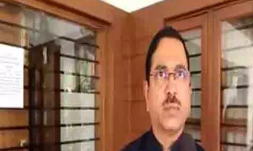 Congress वोट के लिए वादे करती है: केंद्रीय मंत्री प्रहलाद जोशी Congress वोट के लिए वादे करती है: केंद्रीय मंत्री प्रहलाद जोशी