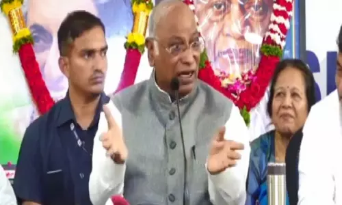 बजट के आधार पर गारंटी की घोषणा करें: खड़गे की Congress के चुनावी राज्यों को सलाह
