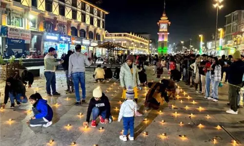 Jammu: दिवाली के जश्न से जगमगा उठा लाल चौक Jammu: दिवाली के जश्न से जगमगा उठा लाल चौक