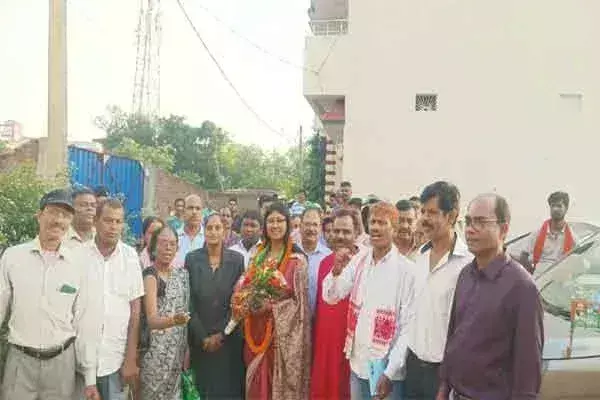 Ranchi : इंडिया गठबंधन की प्रत्याशी महुआ माजी का चुटिया में भव्य स्वागत Ranchi : इंडिया गठबंधन की प्रत्याशी महुआ माजी का चुटिया में भव्य स्वागत
