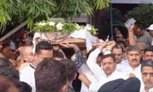 J&K भाजपा नेता देवेंद्र सिंह राणा के अंतिम संस्कार में सैकड़ों लोग शामिल हुए