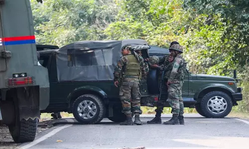 Jammu-Kashmir: बडगाम में आतंकवादियों ने यूपी के 2 लोगों को गोली मारी