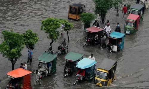 Pakistan के सिंध प्रांत में भीषण बाढ़ से हजारों लोग पीड़ित हैं: अधिकार समूह