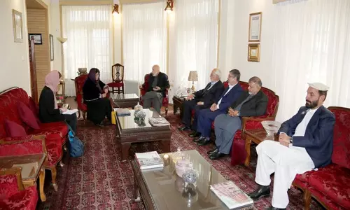 पूर्व राष्ट्रपति ने Afghanistan में लड़कियों के लिए स्कूल और विश्वविद्यालय फिर से खोलने का आह्वान किया पूर्व राष्ट्रपति ने Afghanistan में लड़कियों के लिए स्कूल और विश्वविद्यालय फिर से खोलने का आह्वान किया