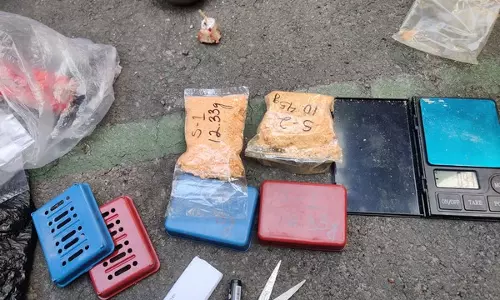 Mizoram के लुंगलेई में 15.94 लाख रुपये की हेरोइन जब्त, एक गिरफ्तार Mizoram के लुंगलेई में 15.94 लाख रुपये की हेरोइन जब्त, एक गिरफ्तार