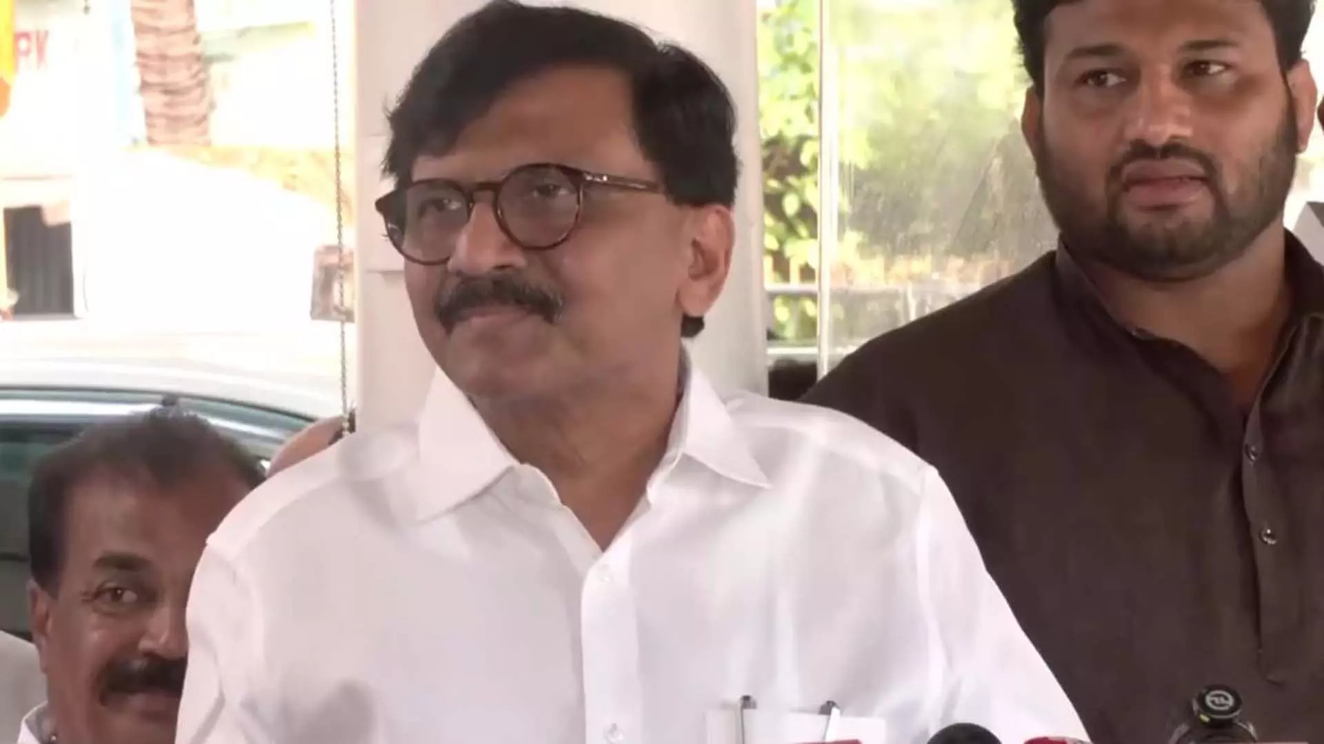 Sanjay Raut ने शाइना एनसी के खिलाफ अरविंद सावंत की विवादास्पद टिप्पणी का बचाव किया