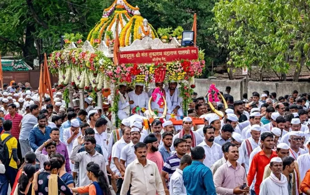 Tukaram Maharaj की पालकी दो दिवसीय प्रवास के बाद पंढरपुर के लिए रवाना