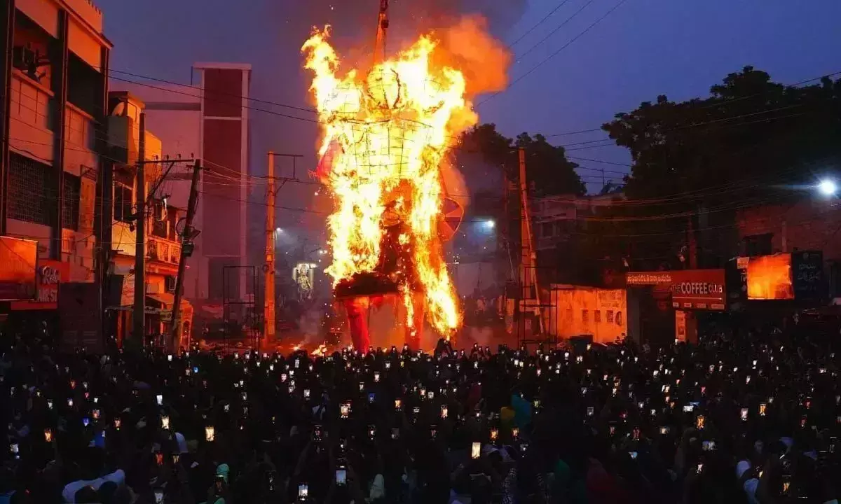 Andhra Pradesh: हर्षोल्लास से मनाई गई दीपावली