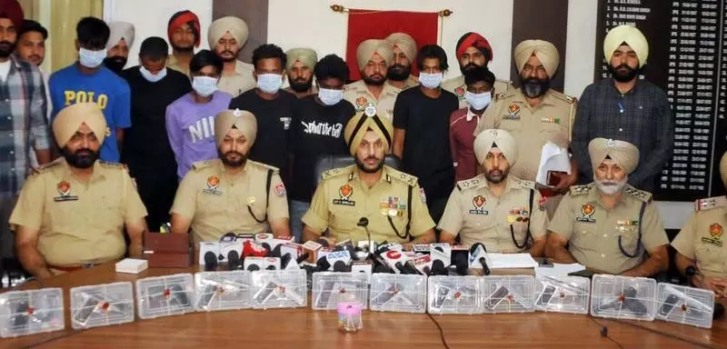 अंतर-राज्य हथियार तस्करी मॉड्यूल Amritsar में बस्टेड, सात 12 पिस्तौल के साथ आयोजित किया