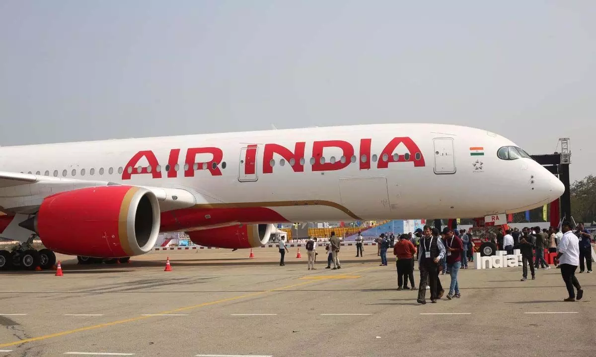 BIG BREAKING: Air India की फ्लाइट में बम होने की धमकी, मचा हड़कंप