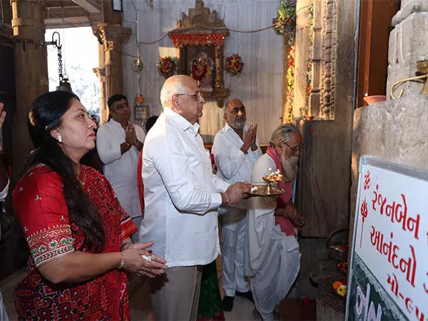 भूपेन्द्र पटेल ने Gandhinagar में पंचदेव मंदिर के दर्शन के साथ विक्रम संवत 2081 की शुरुआत की