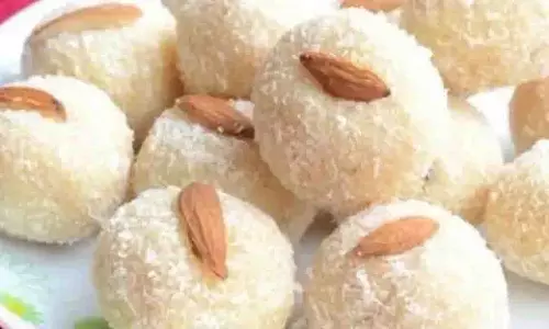 Coconut Sweets Recipe: भाई दूज पर  भाइयों के लिए बनाएं नारियल की  मिठाइ