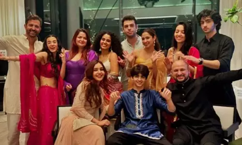 ऋतिक रोशन ने सबा आज़ाद और परिवार के साथ मनाई दिवाली ऋतिक रोशन ने सबा आज़ाद और परिवार के साथ मनाई दिवाली