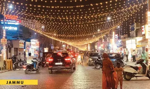 Jammu and Kashmir में दीपावली का उत्सव उत्साहपूर्ण मनाया गया