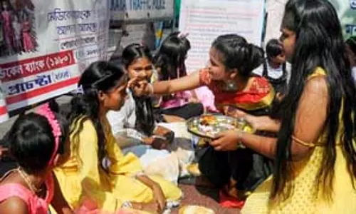 दीपावली के बाद भैयादूज के लिए तैयारी शुरू, जानिए इस पर्व का महत्व दीपावली के बाद भैयादूज के लिए तैयारी शुरू, जानिए इस पर्व का महत्व