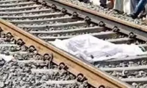 UP News: रील बनाते समय दो युवकों के ऊपर से गुजरी ट्रेन,मौत