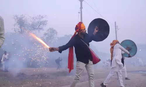 Indore में हिंगोट युद्ध में बरसे आग के गोले, वर्षों से चली आ रही परंपरा