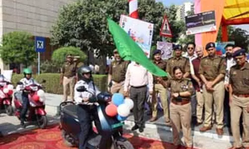 नोएडा पुलिस ने शुरू किया यातायात जागरुकता अभियान, पूरे महीने होंगे कार्यक्रम, कटेंगे चालान