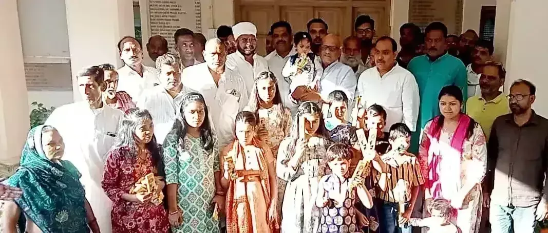 Varanasi: कांग्रेसजनों ने काशी अनाथालय में बच्चों के साथ दीपावली की खुशियां बांटी Varanasi: कांग्रेसजनों ने काशी अनाथालय में बच्चों के साथ दीपावली की खुशियां बांटी