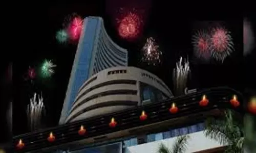 Mumbai: दीपावली के दिन मुहूर्त ट्रेडिंग सत्र में सेंसेक्स 335 अंक उछला Mumbai: दीपावली के दिन मुहूर्त ट्रेडिंग सत्र में सेंसेक्स 335 अंक उछला