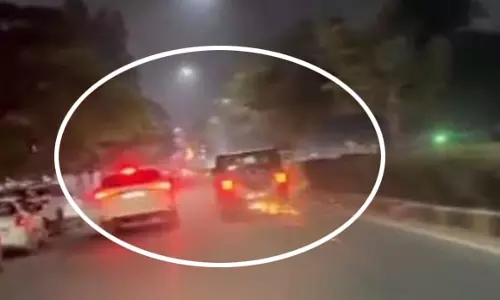 Thar चालक ने मोटरसाइकिल सवार को लगभग एक किलोमीटर तक घसीटा, VIDEO