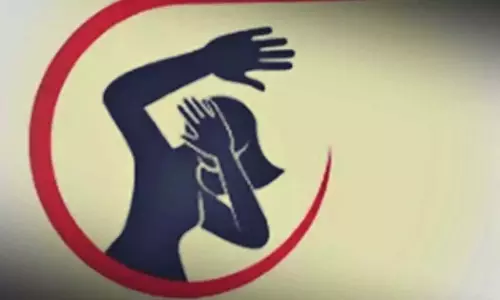Andhra: महिला ने वाईएसआरसीपी नेता नागार्जुन पर यौन शोषण का आरोप लगाया Andhra: महिला ने वाईएसआरसीपी नेता नागार्जुन पर यौन शोषण का आरोप लगाया